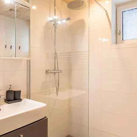 度假居 Neu Saniertes Mit Grossem Garten