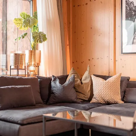 Neu Saniertes Mit Grossem Garten * 米耶德斯