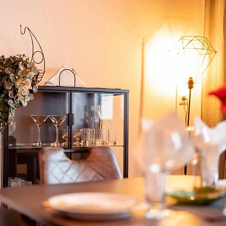 Neu Saniertes Mit Grossem Garten 度假居